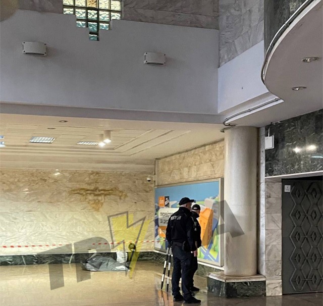 Тіло людини на станції метро