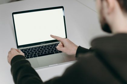 Робота за ноутбуком
