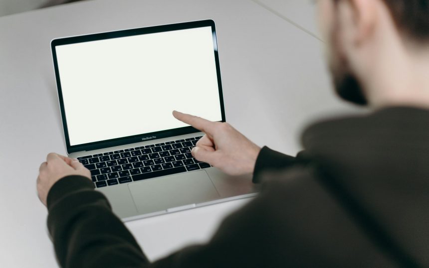 Робота за ноутбуком
