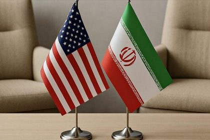Прапори США та Ірану.