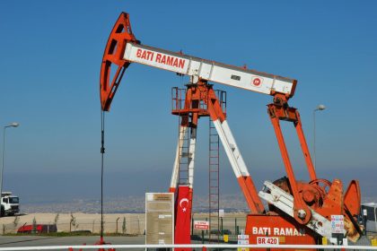 Нафтодобування