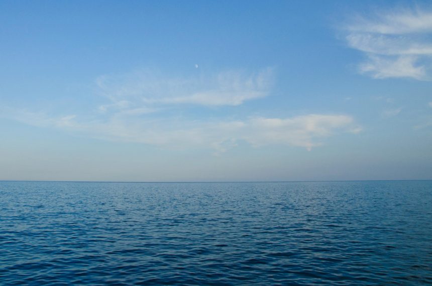 Море