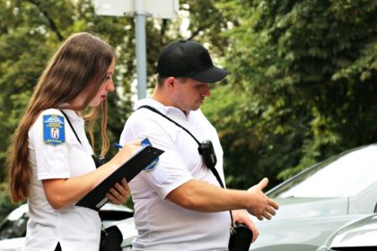 Інспектори з паркування.
