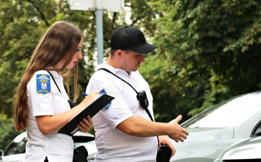 Інспектори з паркування.