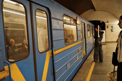 Станція метро.