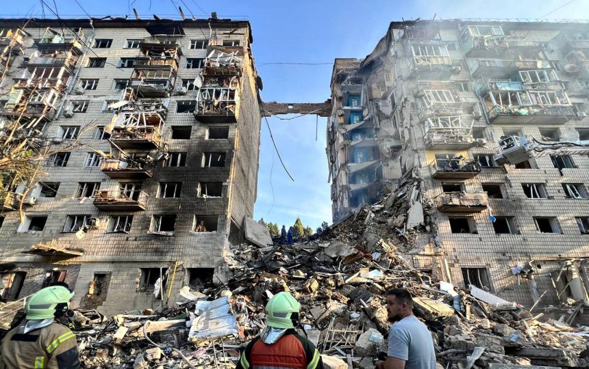 Зруйнований будинок у Києві.