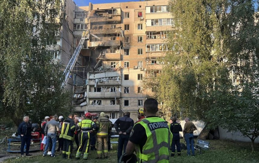Наслідки ракетної атаки.