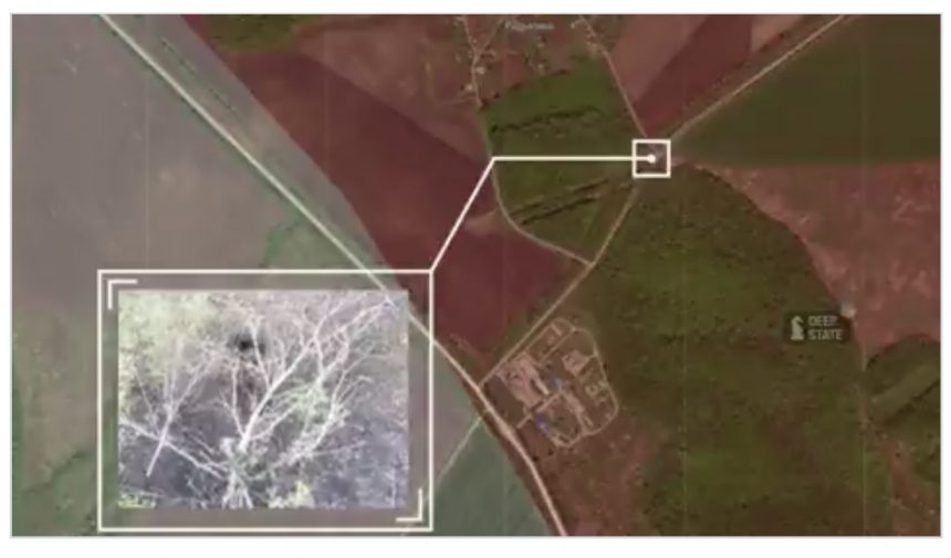 Російські військові вилазять із труби.