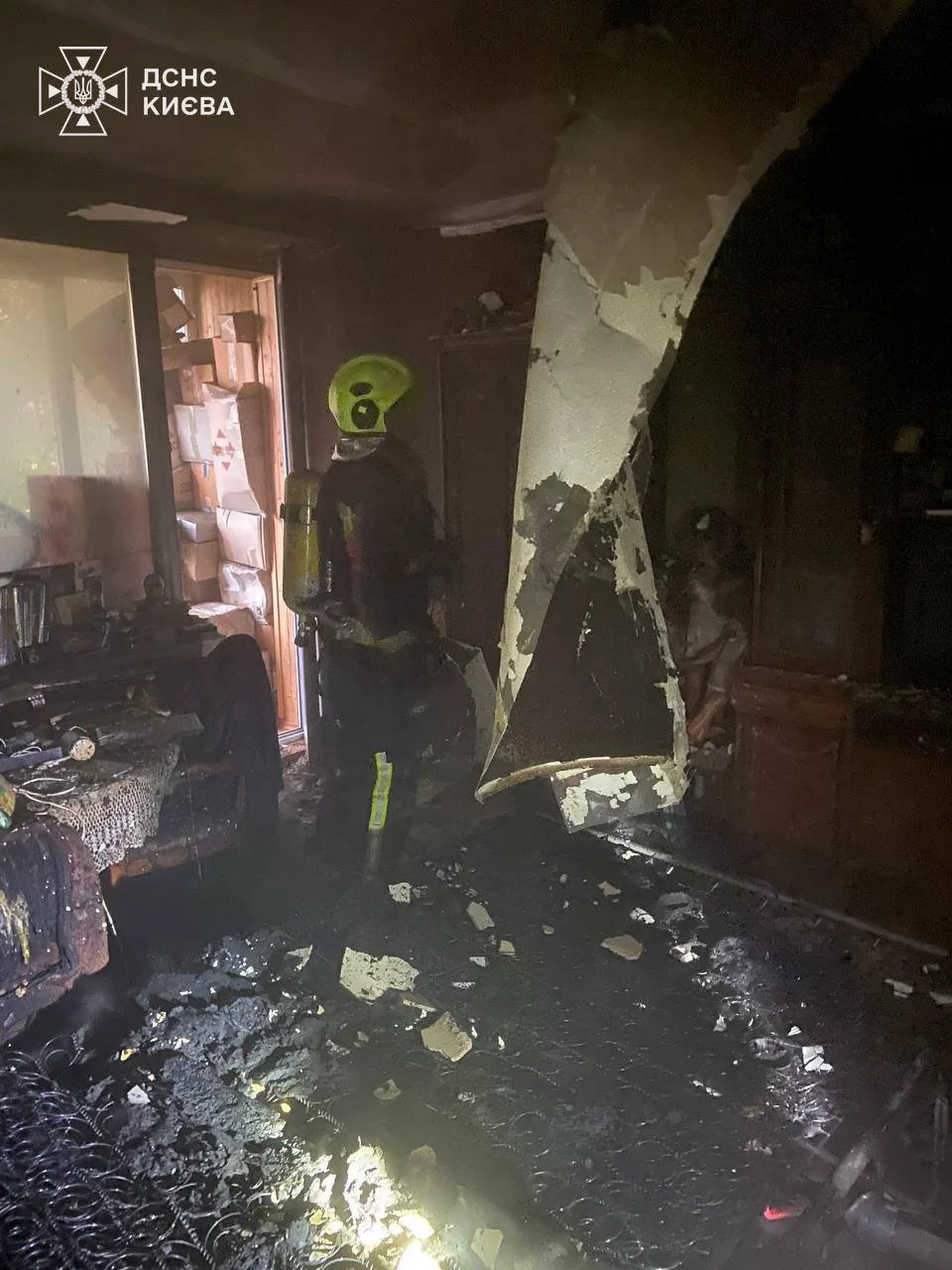 У Києві на Печерську сталась масштабна пожежа у дев’ятиповерхівці — одна людина загинула