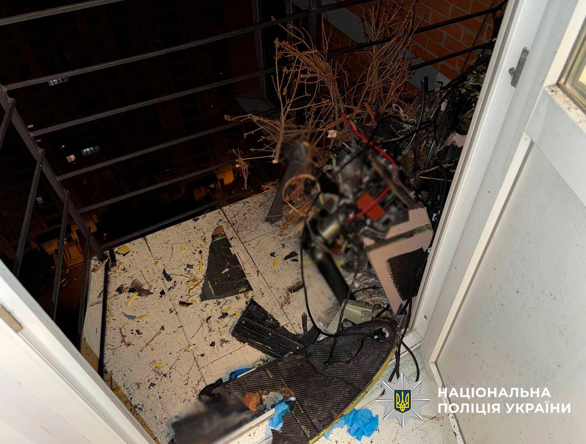 У Києві два «Шахеди» врізалися у житлові будинки та не вибухнули (ФОТО)