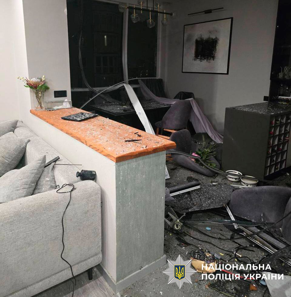 У Києві два «Шахеди» врізалися у житлові будинки та не вибухнули (ФОТО)