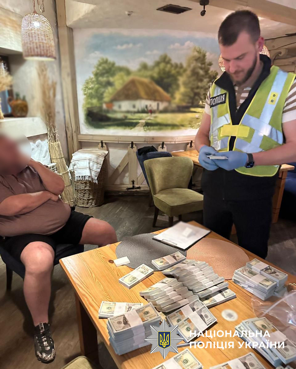 Пів мільйона за посаду: у Києві судитимуть чоловіків, які «продавали» керівне місце в НААН