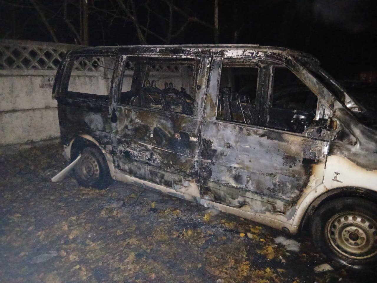 На Київщині після нічної атаки постраждала жінка, пошкоджено будинки та автомобілі (ФОТО)