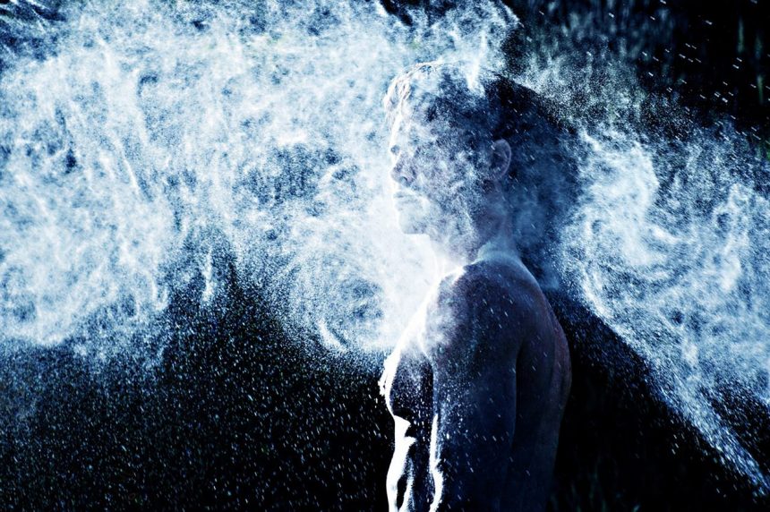 Людина у диму