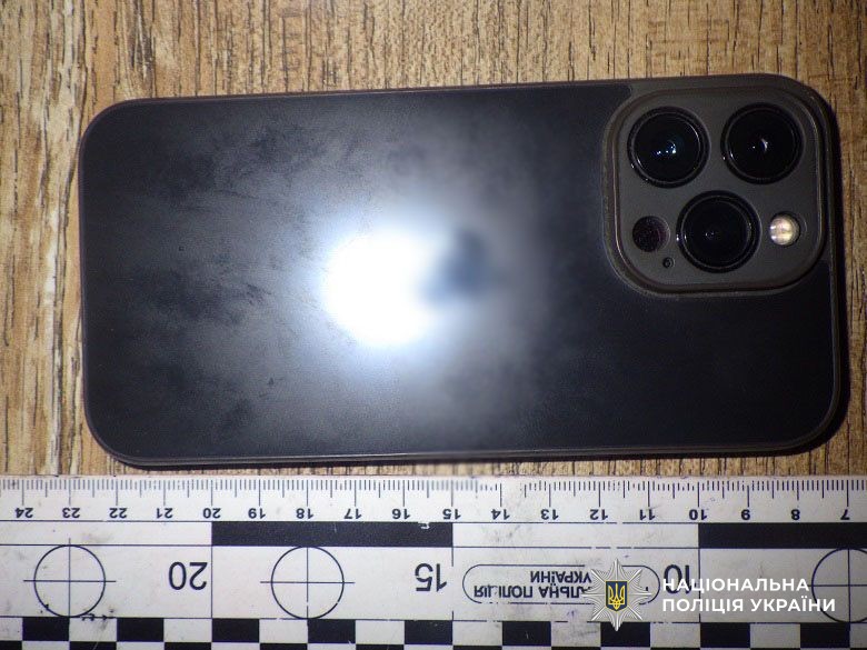 Погрози та крадіжка під час поїздки: у Києві пасажир напав на водія таксі