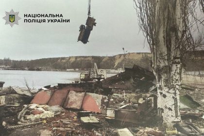 Списані військові кораблі продавали як металобрухт .