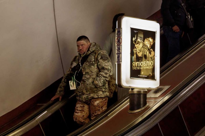 Людина у військовій формі