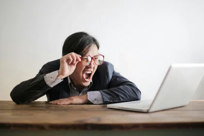 Людина за компьютером